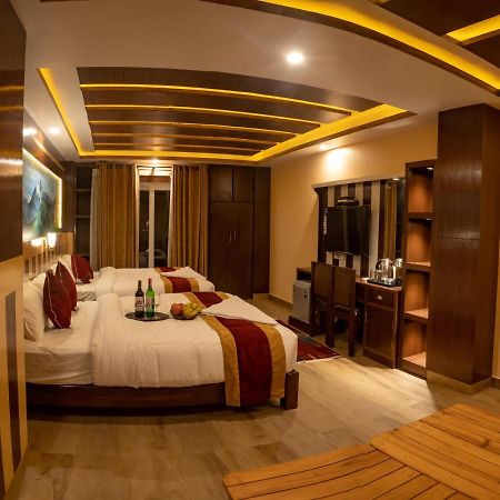 Hotel Satkar Pvt Ltd Pokhara Exteriör bild